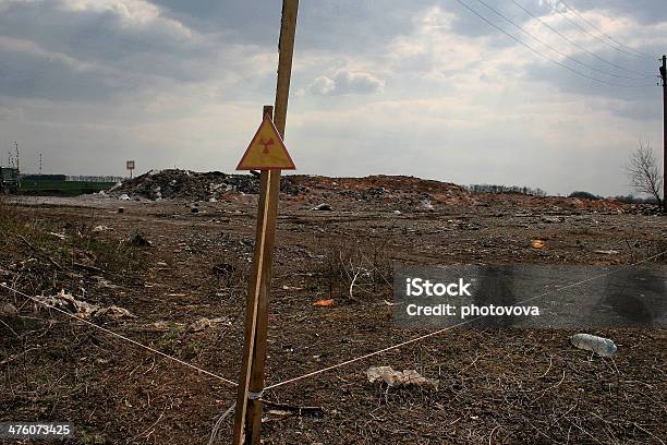 Ign Advertencia Acerca De La Zona Contaminada Por Radiación Foto de stock y más banco de imágenes de Amarillo - Color