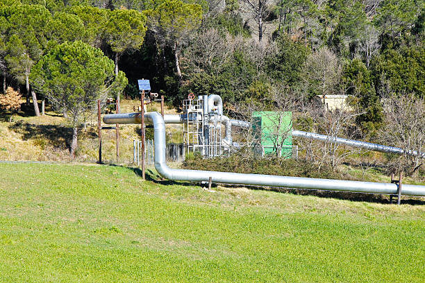 energia geotermalna elektrownia w toskania hills - geothermal power station pipe steam alternative energy zdjęcia i obrazy z banku zdjęć