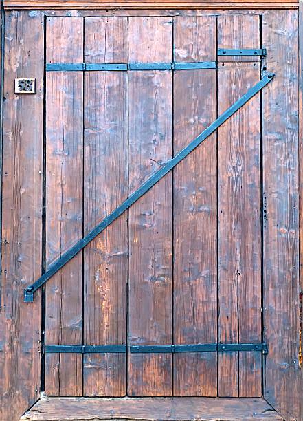 istock old wooden door 476080715
