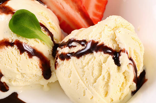 istock Vanilla ice cream with strawberries 476085790