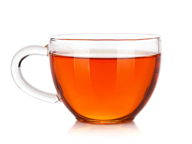стеклянный стакан черный чай - чайная чашка стоковые фото и изображения