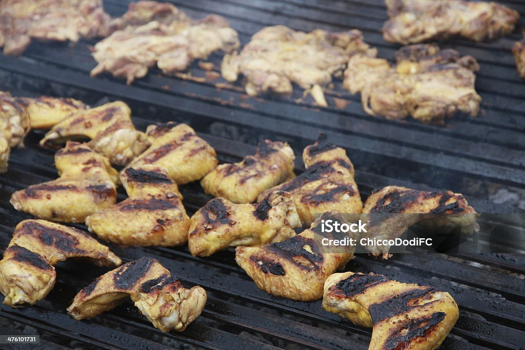 Ali e Petto di pollo alla griglia - Foto stock royalty-free di Alla griglia
