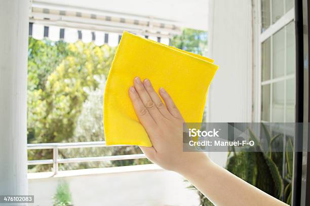 Hand Schmutzig Gläser Stockfoto und mehr Bilder von Fenster - Fenster, Gelb, Lappen - Reinigungsgeräte
