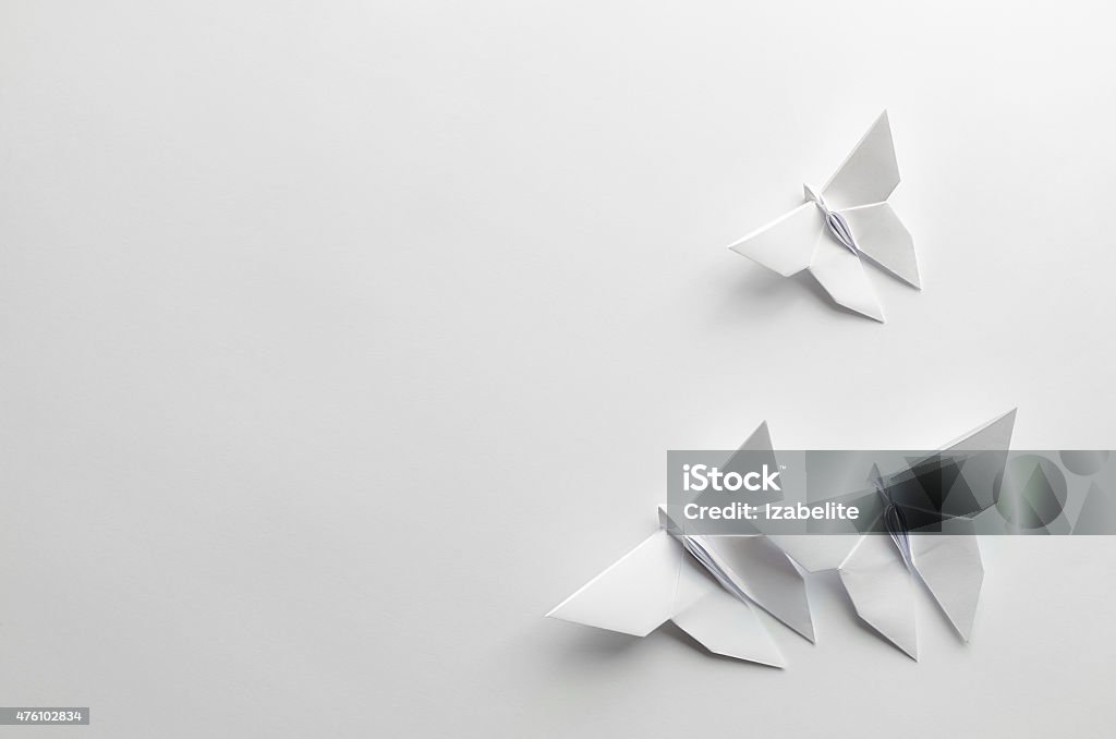Blanc origami des papillons sur fond blanc - Photo de Origami libre de droits