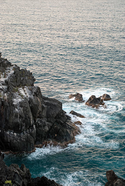 istock Cliff in the sunset over the ocean 476109208