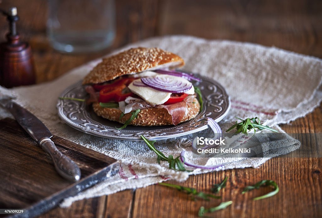 Szynka, serem, warzywami sandwich board - Zbiór zdjęć royalty-free (Kanapka)