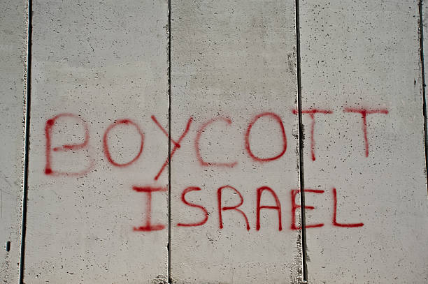 이스라엘 배제" 그래피티 on 이스라엘 분거 벽" - boycott 뉴스 사진 이미지