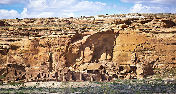 Pueblo Bonito in Chaco Canyon National Historical Park, New Mexico The Chaco Culture National Historical Park in New Mexico. A famous ancient Pueblo site featuring architectural ruins of homes, food storages, spiritual kivas and villages built in the ancient adobe style architecture. Photographed on location in Pueblo Bonito in the National Park in horizontal format. anasazi stock pictures, royalty-free photos & images