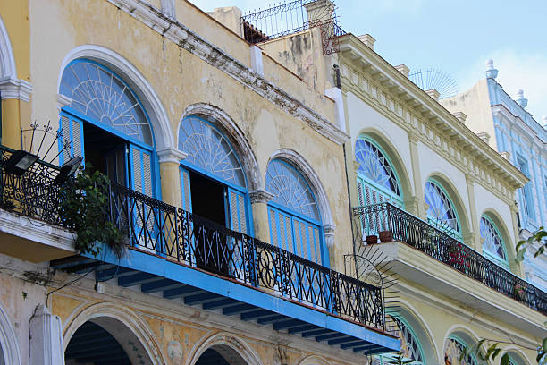 istock Balconies and interesting architecture on old buildings in Havana, Cuba 476132805