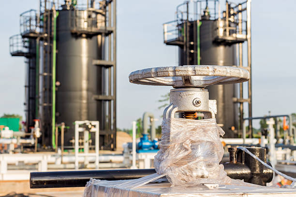 istock New gate valve that control crude oil 476135670