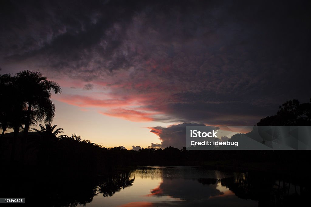 Kolorowy obraz nastrojowa, tropikalny Zachód słońca niebo - Zbiór zdjęć royalty-free (Bez ludzi)