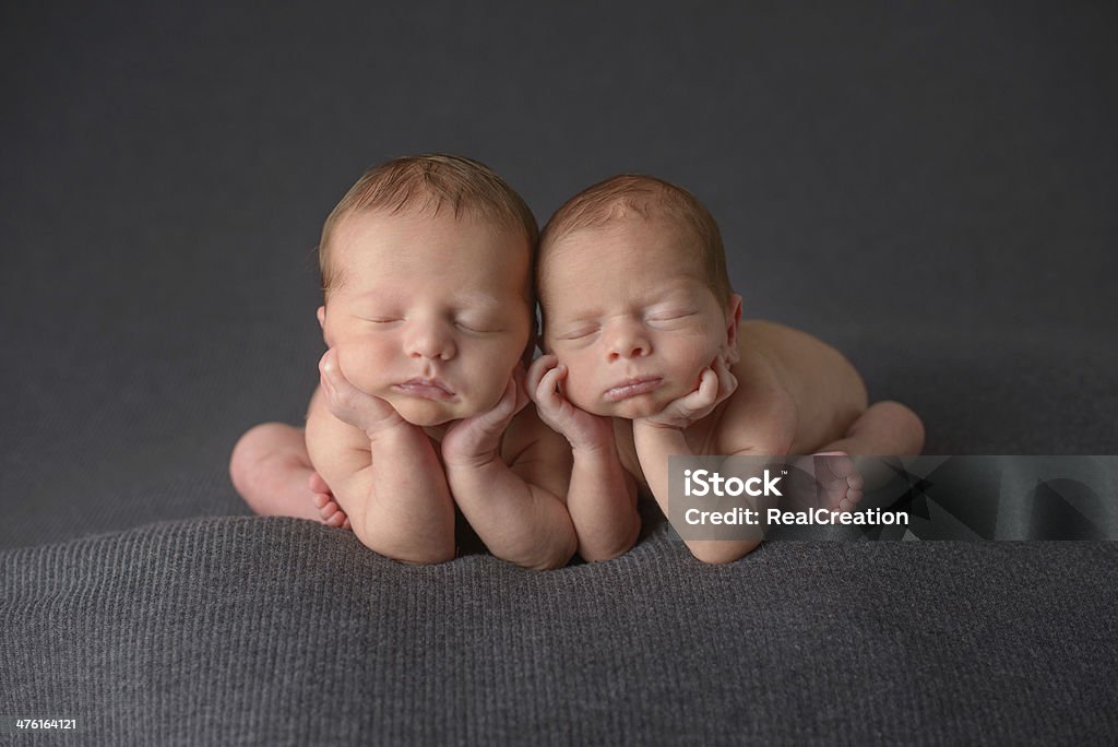 Neugeborenes Zwei Brüder - Lizenzfrei 0-1 Monat Stock-Foto