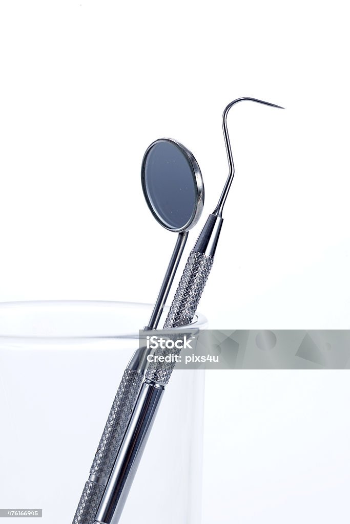 Due strumenti dentali in specchio e sonda in vetro: - Foto stock royalty-free di Accessorio personale