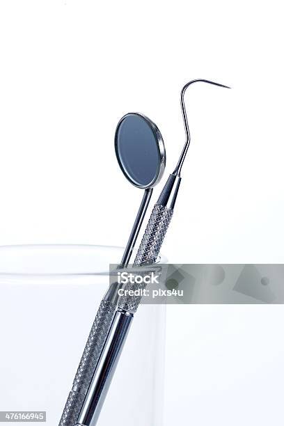 Due Strumenti Dentali In Specchio E Sonda In Vetro - Fotografie stock e altre immagini di Accessorio personale