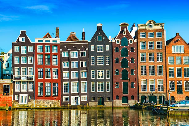 typical dutch houses in the center of amsterdam - grachtenpand stockfoto's en -beelden