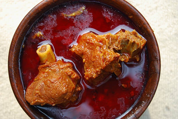 rogan josh é um curry feita de cordeiro ou de cabra - non veg imagens e fotografias de stock