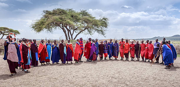 マサイダンスようこそ。 - masai africa dancing african culture ストックフォトと画像