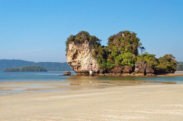 istock Islands at Noppharat Thara Beach 476187869
