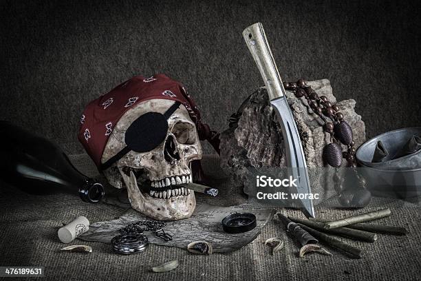 Teschio Pirata - Fotografie stock e altre immagini di Anatomia umana - Anatomia umana, Antico - Condizione, Arma da fuoco