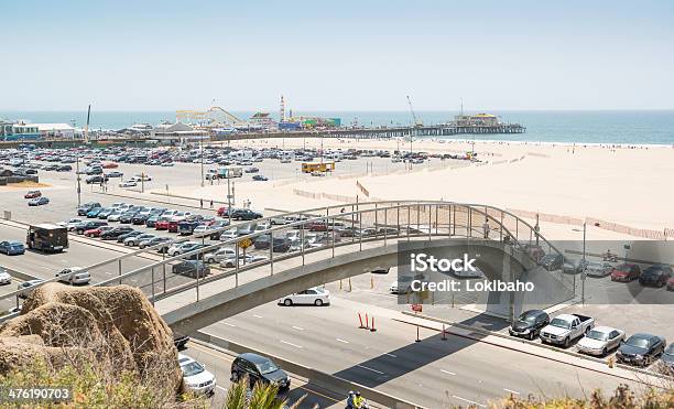 Muelle De Santa Monica Puente Foto de stock y más banco de imágenes de Aire libre - Aire libre, Aparcamiento, California