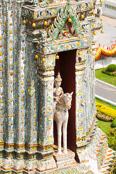 pferd in pagode - wat arun buddhism temple stone stock-fotos und bilder