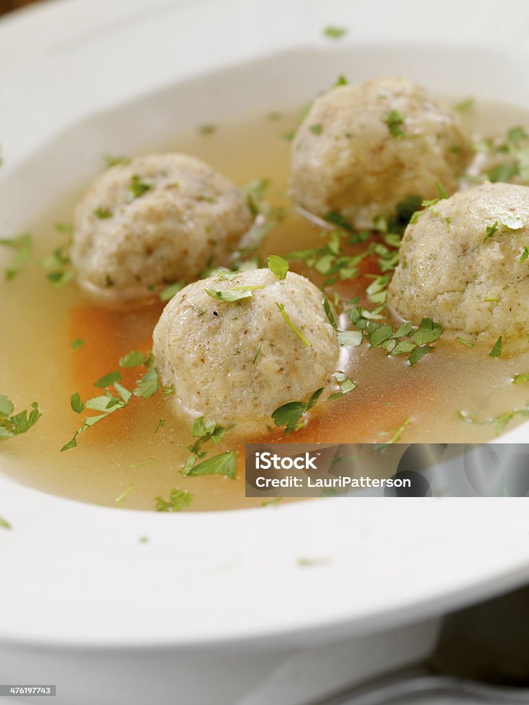 Matzah Soupe de - Photo de Soupe aux boulettes de matzo libre de droits