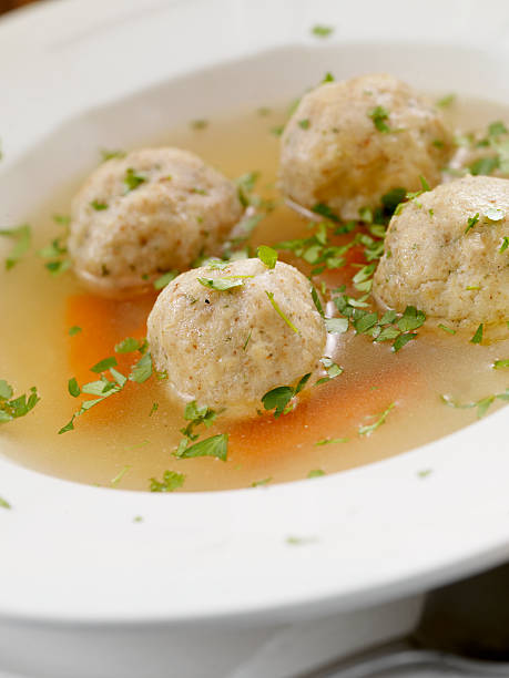 matzah суп - matzo ball soup food studio shot vertical стоковые фото и изображения