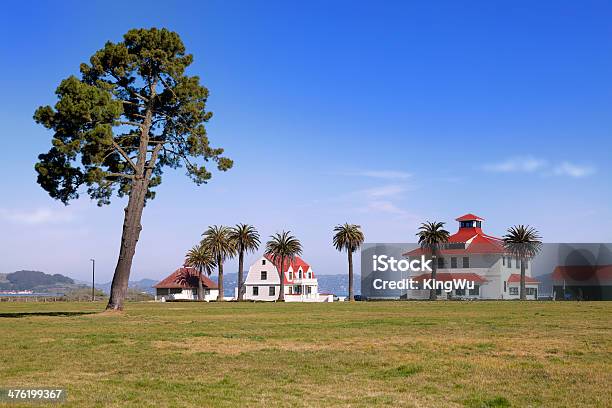 Crissy Field Historyczne Ośrodka - zdjęcia stockowe i więcej obrazów Bez ludzi - Bez ludzi, Czerwony, Drzewo