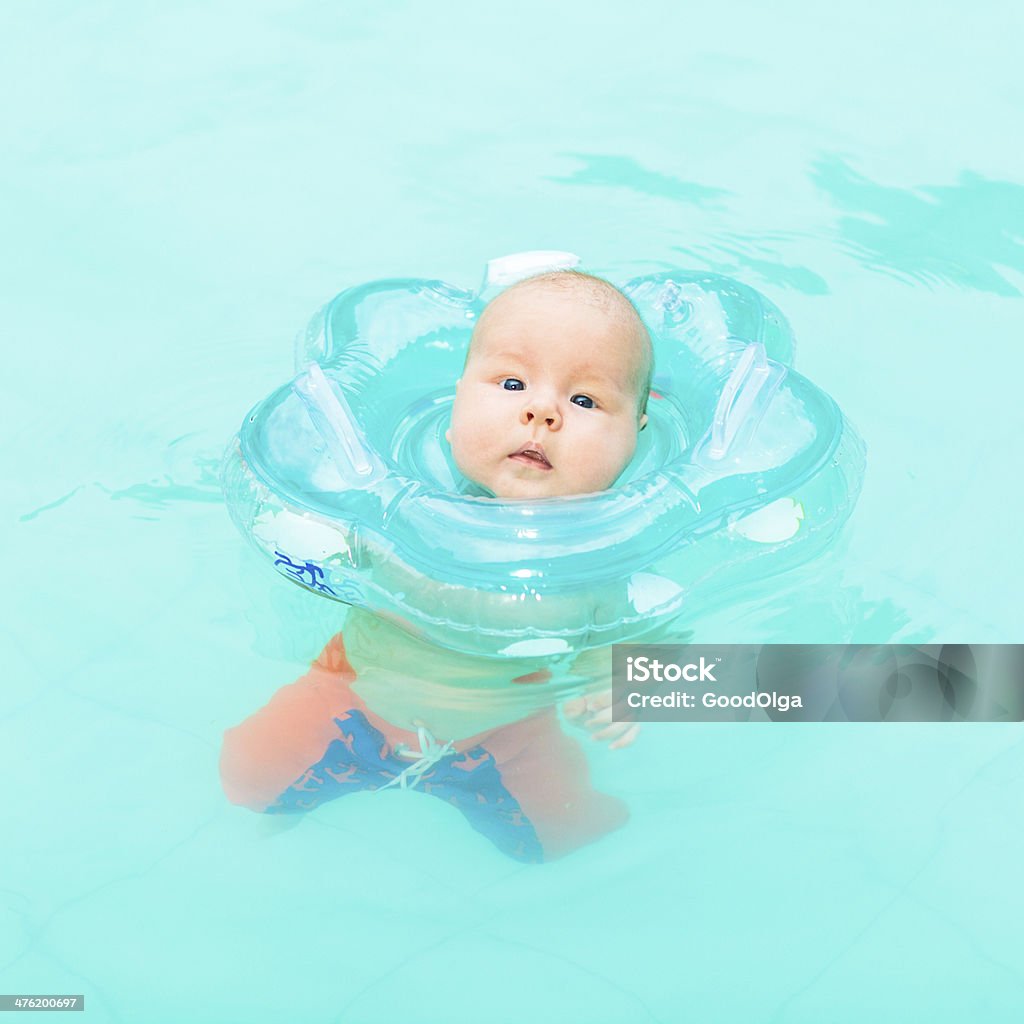Ребенок плавательный бассейн - Стоковые фото Активный образ жизни роялти-фри