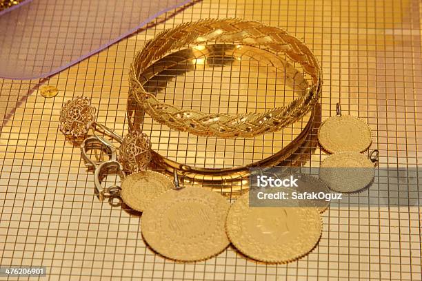 Oro Foto de stock y más banco de imágenes de Abundancia - Abundancia, Accesorio personal, Amarillo - Color