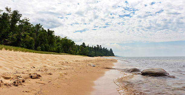 istock Shoreline of Lake Superior 476208467