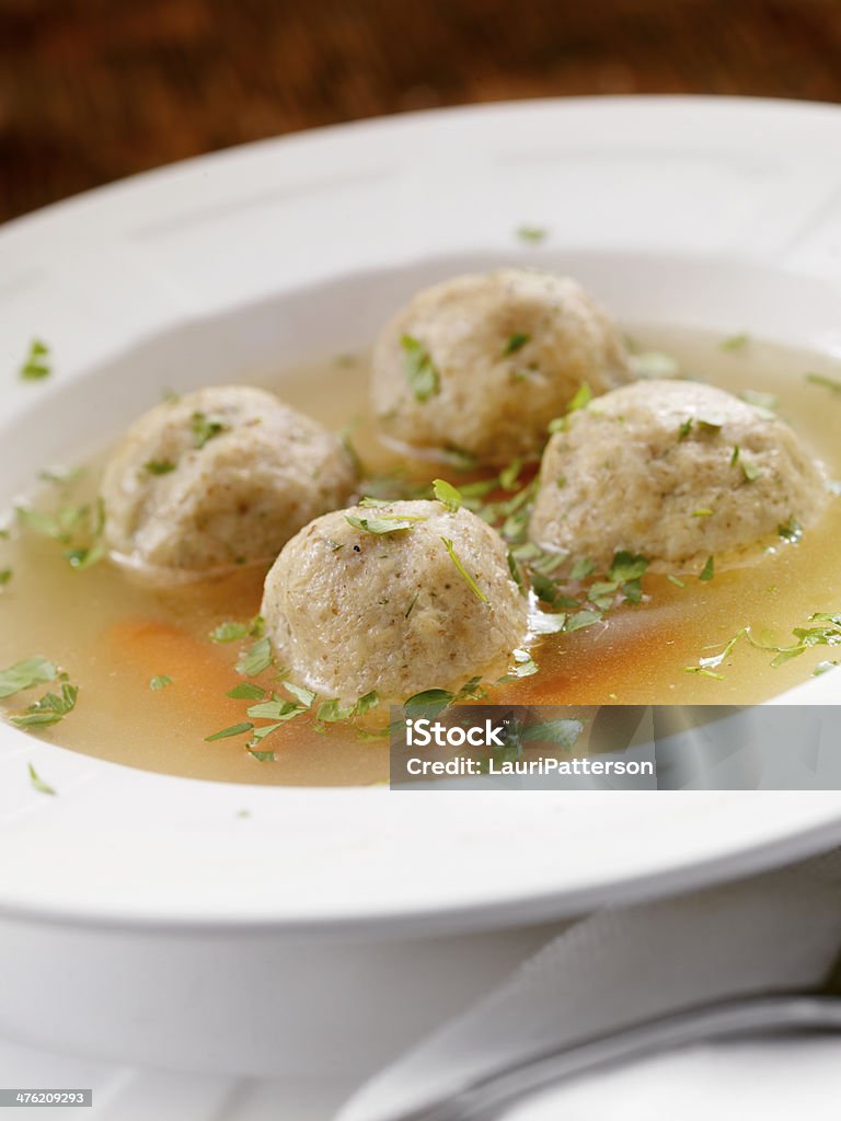 Matzah Soupe de - Photo de Soupe aux boulettes de matzo libre de droits