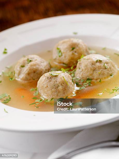 Photo libre de droit de Matzah Soupe De banque d'images et plus d'images libres de droit de Soupe aux boulettes de matzo - Soupe aux boulettes de matzo, Albondiga, Aliment