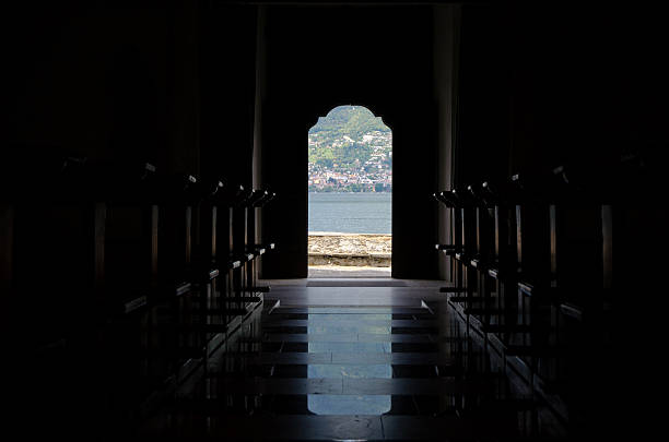 vue sur le lac à l'intérieur d'un bâtiment - ticino canton stone switzerland water photos et images de collection