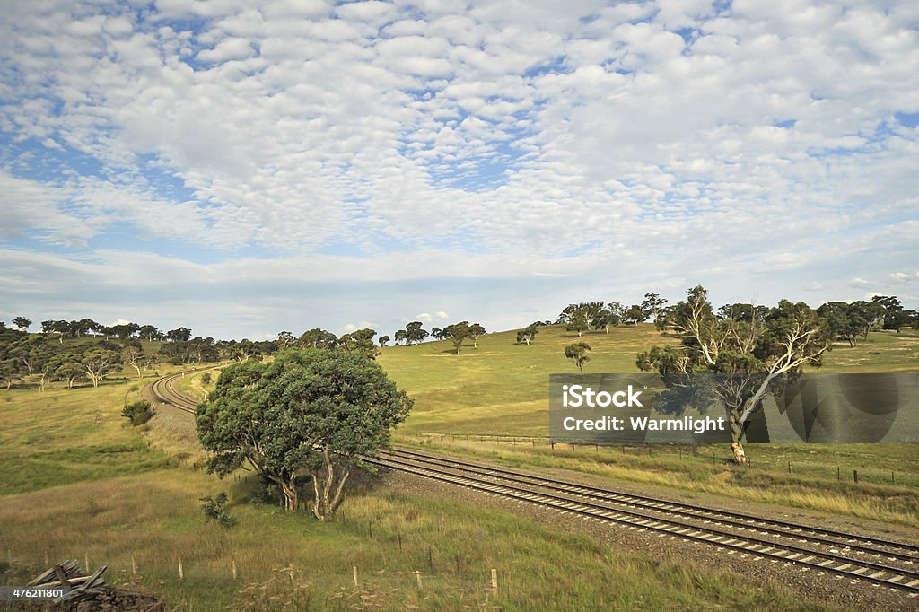 Típico paisaje rural en Australia, con hermosos nubes - Foto de stock de Agricultura libre de derechos