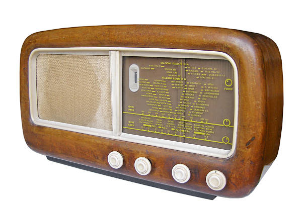 istock Old AM FM radio 476211911
