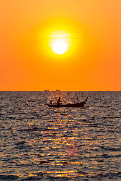 istock Silhouette of boat 476213310