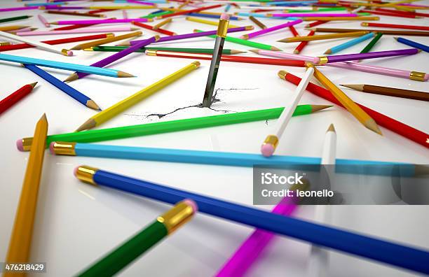 Photo libre de droit de Plusieurs Crayons De Couleurs Qui Sétend Sur Surface banque d'images et plus d'images libres de droit de Art