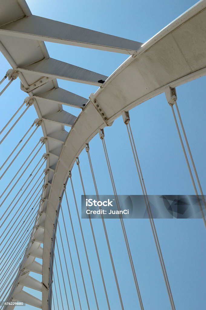 Abstract forma de un gran puente blanco - Foto de stock de Barcelona - España libre de derechos