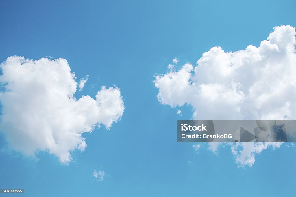 Cielo e nuvole di due - Foto stock royalty-free di A bioccoli