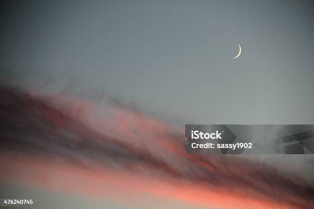 Cielo Drammatico Tramonto Della Luna - Fotografie stock e altre immagini di Luna - Luna, Nube, Panorama di nuvole