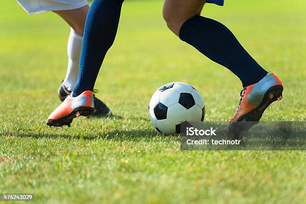 Closeup Do Futebol Duell - Fotografias de stock e mais imagens de 20-24 Anos - 20-24 Anos, Adulto, Agressão