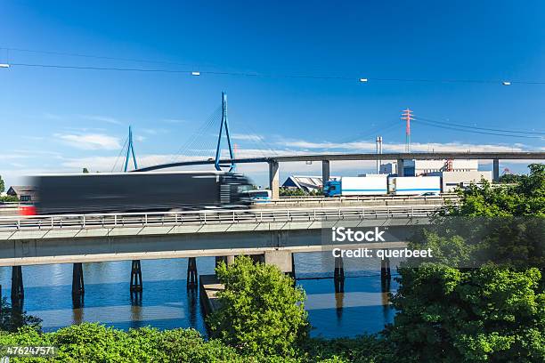 Rushhour In Hamburg Stockfoto und mehr Bilder von Köhlbrandbrücke - Köhlbrandbrücke, Hamburg, Auto