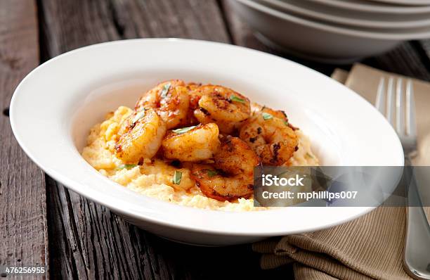 Foto de Camarão E Pedaços De Queijo e mais fotos de stock de Camarão - Frutos do Mar - Camarão - Frutos do Mar, Rolão, Almoço