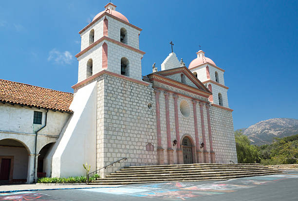 mission espagnole de santa barbara - mission santa barbara photos et images de collection