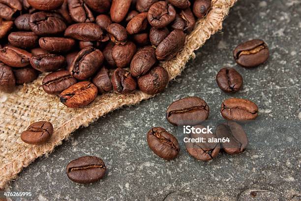 Foto de Grãos De Café e mais fotos de stock de Agricultura - Agricultura, Amontoamento, Aniagem de Cânhamo