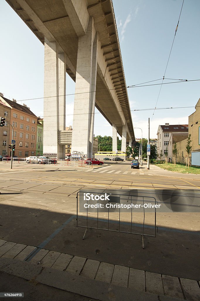 Estrada da ponte com vista para a rua - Foto de stock de Azul claro royalty-free