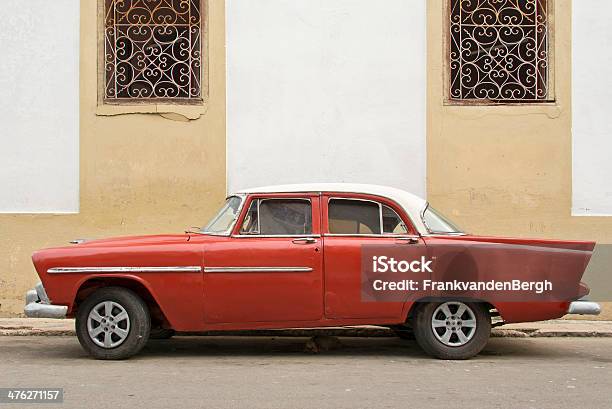 Rosso Auto Retrò - Fotografie stock e altre immagini di 1950-1959 - 1950-1959, 1960-1969, Ambientazione esterna