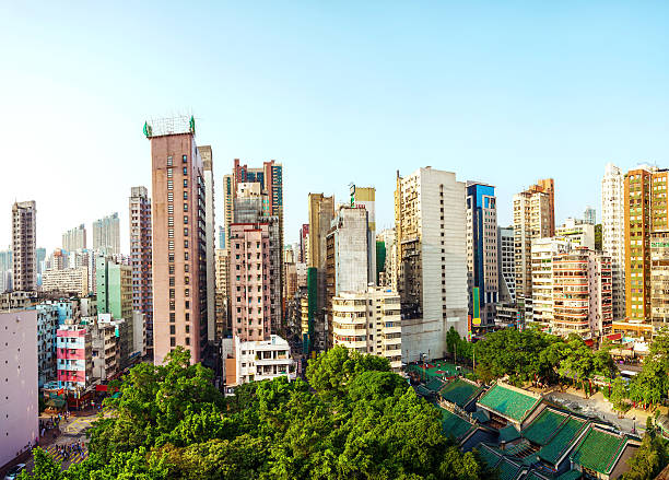 architecture de hong kong - too small architecture in a row apartment photos et images de collection