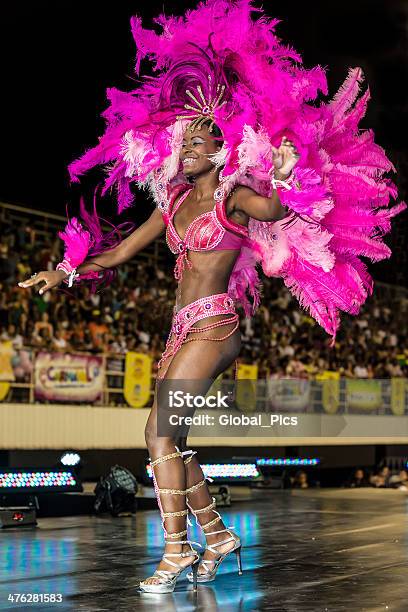 Carnival Parade Foto de stock y más banco de imágenes de 2013 - 2013, Actuación - Espectáculo, Adulto